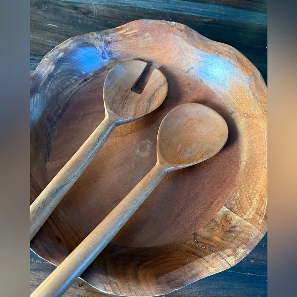 New Acacia Handcrafted Wooden Salad Bowl with Serving Spoons - Picture 3 of 6